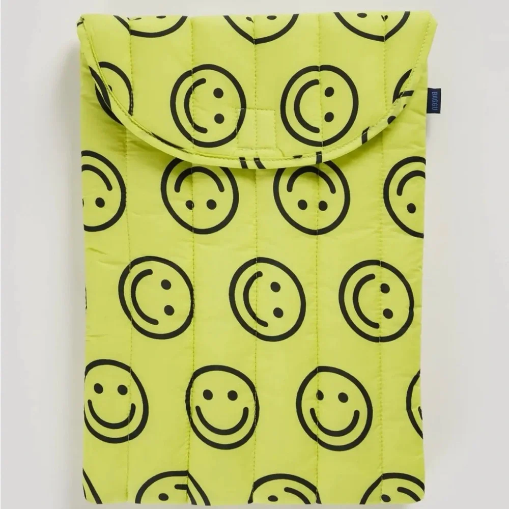 BAGGU: Yellow Smiley Face Puffy Laptop Sleeve🙂